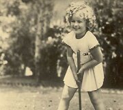 Mažoji Shirley Temple smagiai leidžia laiką