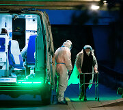 COVID-19 pacientai atvežami į Vilniaus miesto klinikinę ligoninę