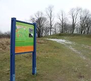 &Scaron;is už klaipėdiečių pinigus pastatytas informacinis stendas - jau antras. Pirmąjį suniokojo vandalai