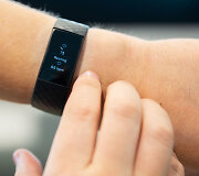 I&scaron;manusis laikrodis &bdquo;Fitbit Charge 4&ldquo;