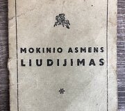 Linkuvos gimnazijos mokinio asmens liudijimas, priklausęs namo statytojo jauniausiajai dukteriai Teklei Pupinytei (g. 1934), rastas Gataučių namo spaliuose