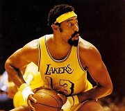 Wiltas Chamberlainas &ndash; pirmasis NBA stileiva, i&scaron;populiarinęs galvos rai&scaron;tį