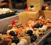 Svečiams paruo&scaron;tos vai&scaron;ės i&scaron; lietuvi&scaron;kų produktų