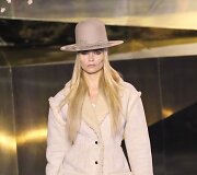 &bdquo;H&M&ldquo; 2016 m. rudens-žiemos kolekcijos modelis
