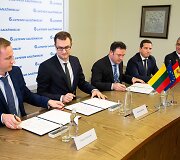 &bdquo;Lietuvos geležinkeliai&ldquo; penktadienį pasira&scaron;ė geležinkelio ruožo Klaipėda-Vilniaus elektrifikavimo sutartį
