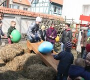 Milžini&scaron;kų kiau&scaron;inių ridenimas sudomino mažuosius klaipėdiečius.