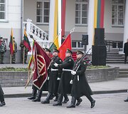 Vėliavų pakėlimo ceremonijos akimirka