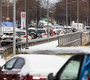 Sniegas sunkina eismo sąlygas Vilniuje
