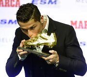 Cristiano Ronaldo įteiktas &bdquo;Auksinio batelio&ldquo; prizas