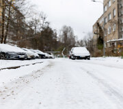 Sniegas sunkina eismo sąlygas Vilniuje
