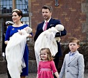Danijos princas Frederikas su žmona princese Mary ir vaikais