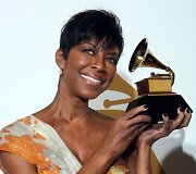 Natalie Cole apdovanota kaip geriausia popvokalistė.
