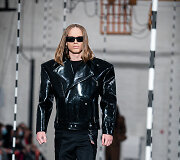 Saimono Tartenio kolekcijos &bdquo;Brainsplit&ldquo; modelis