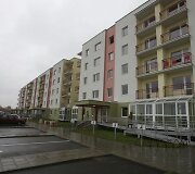 Vilniaus miesto savivaldybė baigia i&scaron;dalinti visus savo turimus socialinius butus: pirmadienio popietę butų raktai įteikti 5 socialiai remtinoms &scaron;eimoms ir vienai tremtinei.