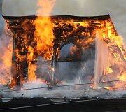Vilniaus ugniagesiai gavo prane&scaron;imą apie gaisrą Užupyje, to paties pavadinimo gatvėje. Gaisras įsiplieskė pastate, kuriame įsikūręs vilniečiams gerai žinomas restoranas &bdquo;Tores&ldquo;.