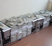 Pirmadienį Prezidentūros kanceliarija surengė aukcioną, kuriame už nebenaudojamus automobilius, baldus, foto bei kompiuterinę įrangą surinko beveik 100 tūkst. Lt.
