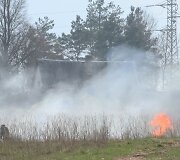 Kur kas didesnį galvos skausmą pastaruoju metu ugniagesiams kelia ne automobilių gaisrai, bet žolės deginimas. Tačiau degintojų Lietuvoje nesutramdo nei gresiančios baudos, nei mirtini pavojai.