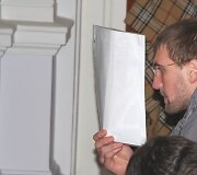 Alyti&scaron;kis A.Dusevičius teisme slėpė veidą. Paklaustas, ar realiai dirbo kiemsargiu, ar tik fiktyviai įsidarbino, 23 metų vaikinas sakė: &bdquo;Pusiau dirbau, pusiau nedirbau.&ldquo;