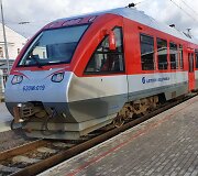 Traukinys (automotrisė), vežantis i&scaron; Vilniaus geležinkelio stoties į oro uostą