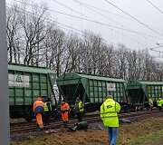 Dotnuvoje nuo bėgių nuvažiavo trys tu&scaron;ti vagonai