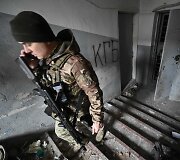 Ukrainos policininkas rūsyje, kuris buvo naudojamas ukrainiečių kankinimui
