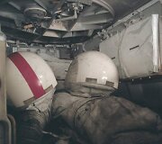 Mėnulio dulkėmis padengti skafandrai ir &scaron;almai, kuriuos vie&scaron;ėdami Žemės palydove vilkėjo paskutinės žmonių ekspedicijos į Mėnulį &bdquo;Apollo 17&ldquo; nariai. 