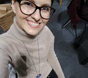 Monika aprangoje derina naujus ir dėvėtus rūbus. I&scaron; Humanos pirktas ka&scaron;myrinis golfas ir internetu pirkti Boden velvetai