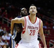 Donatas Motiejūnas nesugeba įsitvirtinti NBA