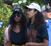 Sasha ir Malia Obamos Balyje