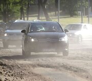 Nesutvarkyta gatvė po liūties