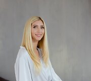 Agnės Deveikytės chalatų kolekcijos modelis