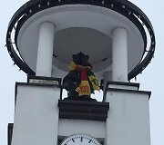 Žemaitijos sostinės me&scaron;kos pasipuo&scaron;ė trispalviais &scaron;alikais