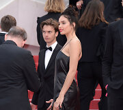 Brooklynas Beckhamas su mergina Hana Cross Kanų kino festivalyje