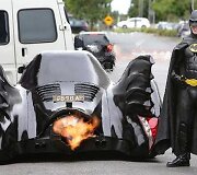 Australas pasigamino Betmeno automobilį