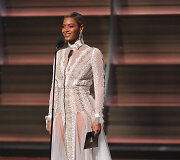 Beyonce su Inbal Dror kurta suknele