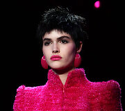 &bdquo;Armani Priv&eacute;&ldquo; 2015 m. rudens kolekcijos modelis