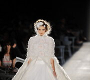 Lindsey Wixson vilki &bdquo;Chanel&ldquo; 2012&ndash;2013 m. rudens-žiemos kolekcijos vestuvinę suknelę
