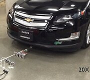 uTugs: kaip vos 14 gramų robotas nuvelka 2 tonas sveriantį automobilį