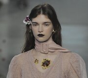 &bdquo;Rodarte&ldquo; 2016 m. rudens-žiemos kolekcijos modelis