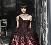 &bdquo;Christian Dior&ldquo; 2019&ndash;2020 m. rudens ir žiemos auk&scaron;tosios mados kolekcijos modelis