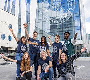 Volodymyras(centre apačioje) yra vienas i&scaron; VDU studentų ambasaorių