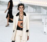 &bdquo;Chanel&ldquo; 2021 m. pavasario ir vasaros kolekcijos modelis