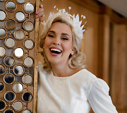 Agnės Deveikytės 2021 m. trumpų vestuvinių suknelių kolekcijos modelis