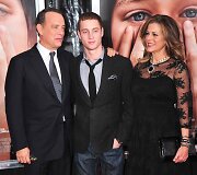 Tomas Hanksas ir Rita Wilson su sūnumi Chesteriu