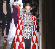 &bdquo;Valentino&ldquo; 2020 m. pavasario ir vasaros kolekcijos modelis