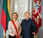 Vokietijos gynybos ministrei Ursulai von der Leyen &ndash; auk&scaron;tas Lietuvos apdovanojimas