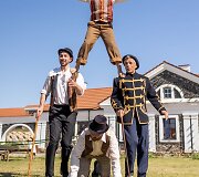 Gėlių, meno ir meilės festivalyje &ndash; tarptautinė  teatro ir cirko trupė bei kvapą gniaužiantys pasirodymai