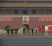 Gaisrininkai Tiananmenio aik&scaron;tėje