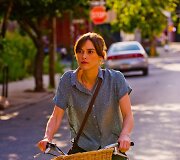 Keira Knightley filme &bdquo;Dar kartą, i&scaron; naujo&ldquo; plakatas