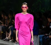 &bdquo;Versace&ldquo; 2020 m. pavasario ir vasaros kolekcijos modelis